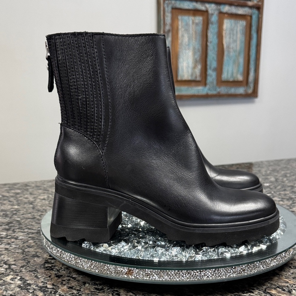 Dolce Vita Black Ankle Boots NEW 8